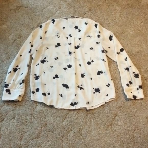 Who What Wear Button Down Floral Blouse - Picture 2 of 9